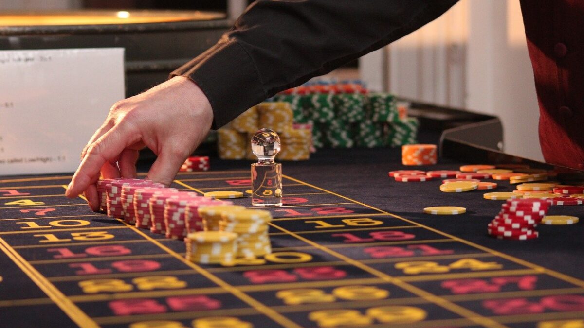 Online Roulette Strategies For Gambling Enthusiasts